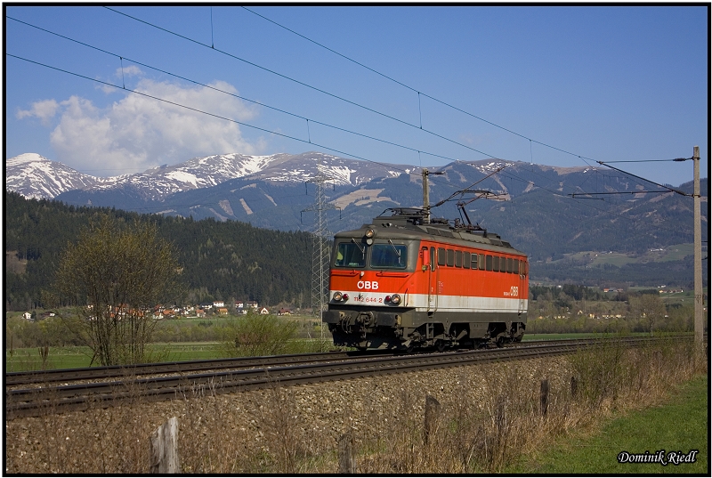 Nachdem Sie die 52.4984 von Knittelfeld nach Leoben (SGAG 91140) brachte, kehrte die 1142 644 als Lokzug ins Hzh Knittelfeld zurck. St Margarethen 9.4.2011