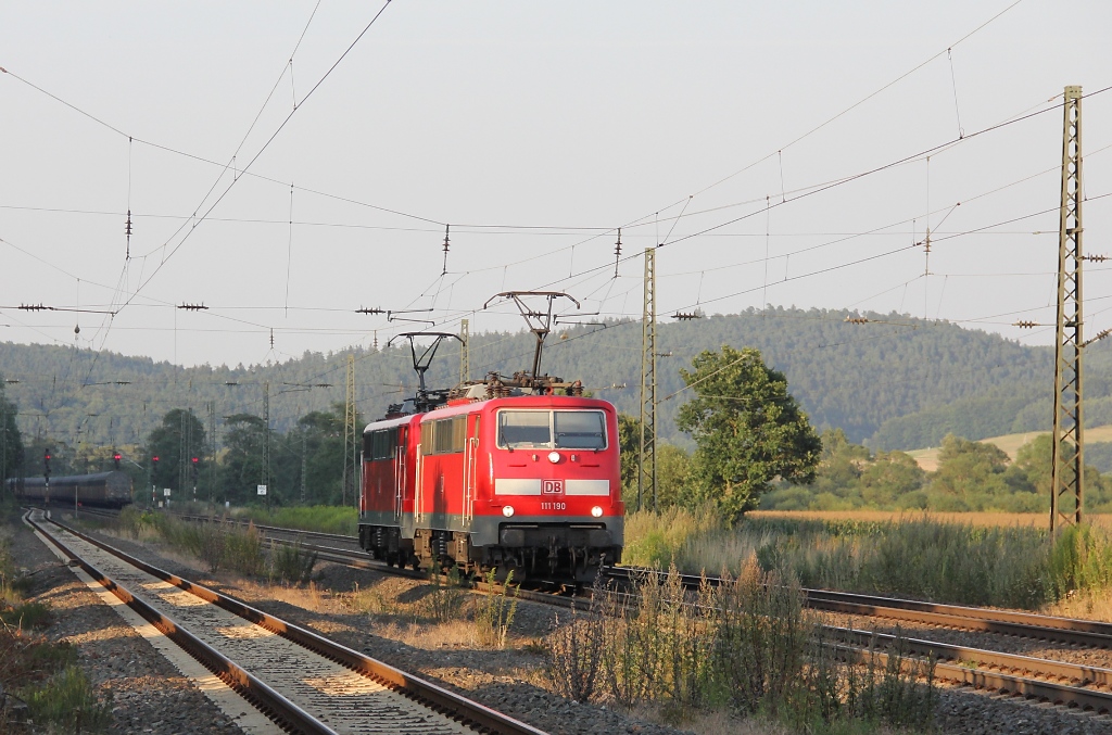 Nachdem sie ihre RE-Zge sicher nach Bebra gebracht hatten, kamen 111 190 und 111 102 lz zurck in Richtung Sden. Aufgenommen in Mecklar am 25.07.2012.