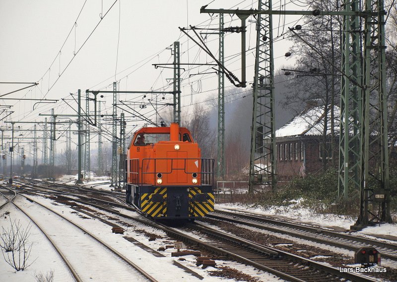 Nachdem sie ihren Containerzug im Gbf Harburg zur bergabe abgestellt hat, rollt MaK G 1205 der Northrail GmbH als Lz zurck nach Hamburg-Waltershof. Aufgenommen am 23.01.10 in Hamburg-Harburg.
