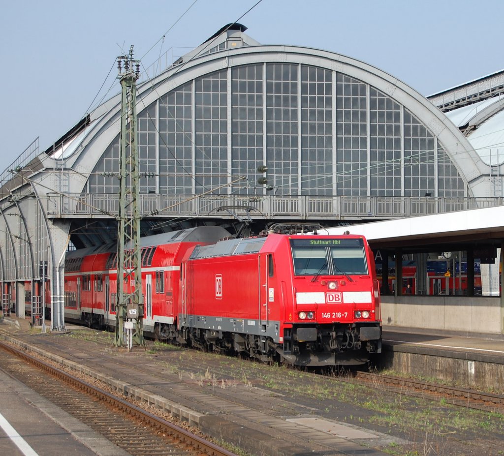 Nachdem die Stuttgarter 146 216-7 am Morgen des 10.4.2010 in Karlsruhe angekommen ist, wurde Kopf gemacht, bevor es wenig spter wieder zurck in die schwbische Landeshauptstadt ging.
