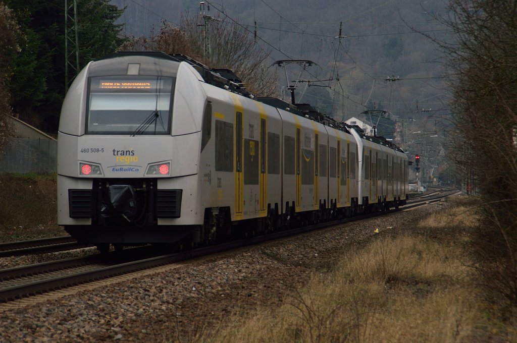 Nachschu auf eine RB von Koblenz nach Kln....bestehend aus den MRB-Triebzgen 460 508-5 und dem fhrenden 460 014-4 am Bahnhof Oberwinter. Dienstag 12.2.2013