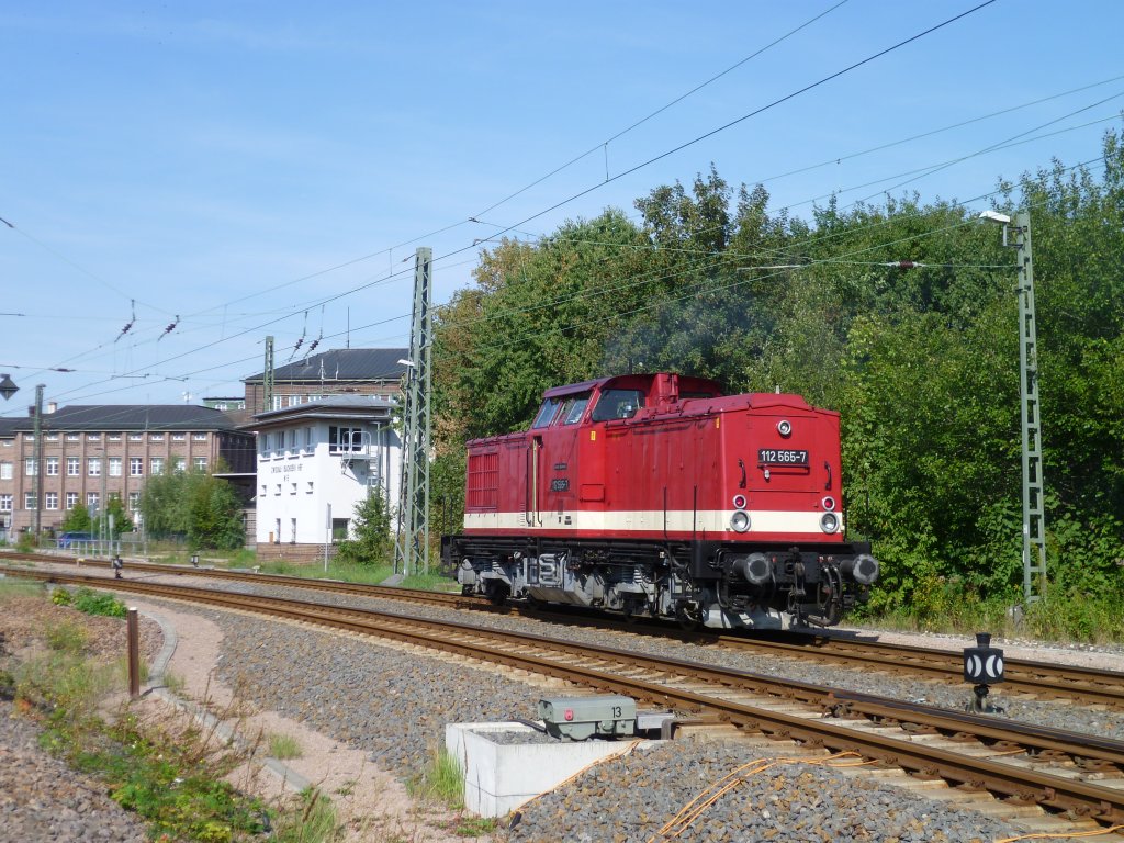 Nachschu der 112 565-7 bei der Ausfahrt in Zwickau/Sachs. am 11.09.11.
