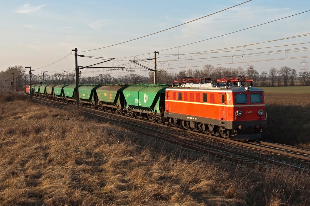 Nachschu� auf 1041.02, welche am 16.03.2012 mit SLGAG 47382 ab Gramatneusiedl mitgef�hrt wurde. Die Aufnahme entstand zwischen Gramatneusiedl und Himberg.
