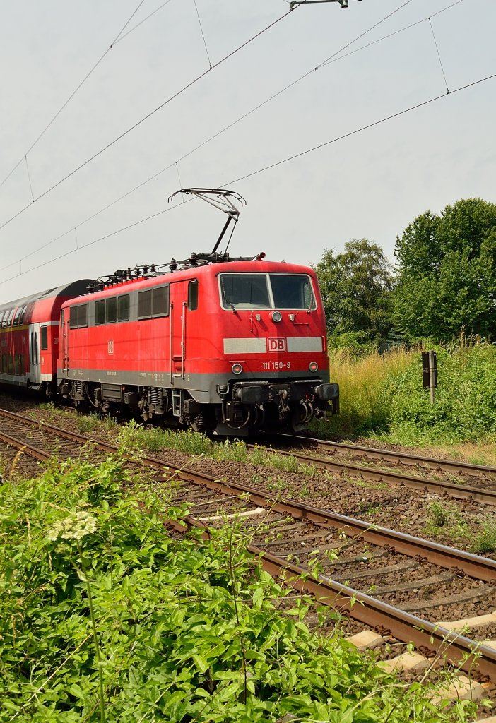 Nachschu auf die 111 150-9, die hier beim Schieben einer RE7 Dostockeinheit nach Krefeld Hbf zu sehen ist. 1.7.2013