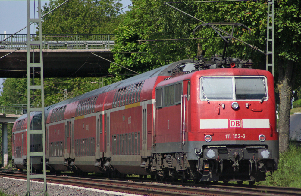 Nachschuss auf 111 153-3 mit dem RE10429 nach Dortmund kurz vor Geilenkirchen, 22.5.10