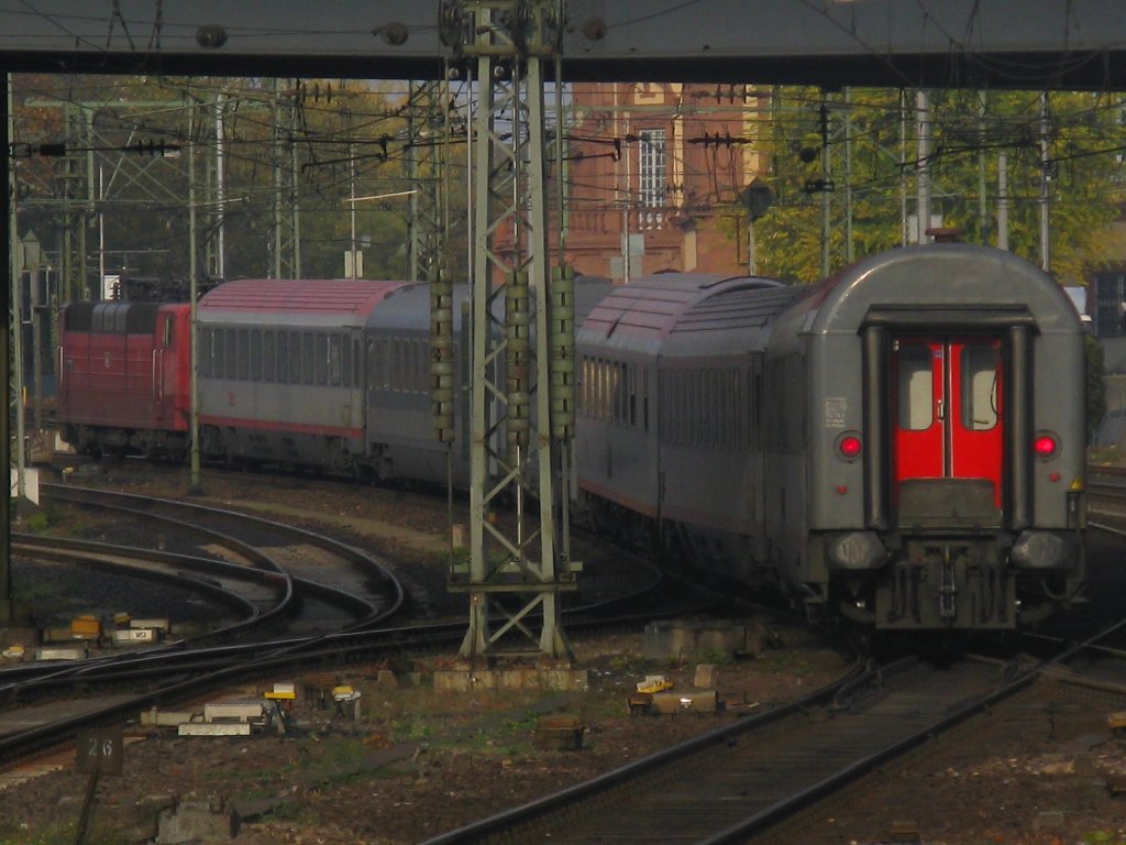 Nachschuss auf 181 213 mit EN 408 von Budapest nach Frankfurt(Main)Hbf.Am 31.10.09 bei der ausfahrt aus dem Mannheimer Hbf.