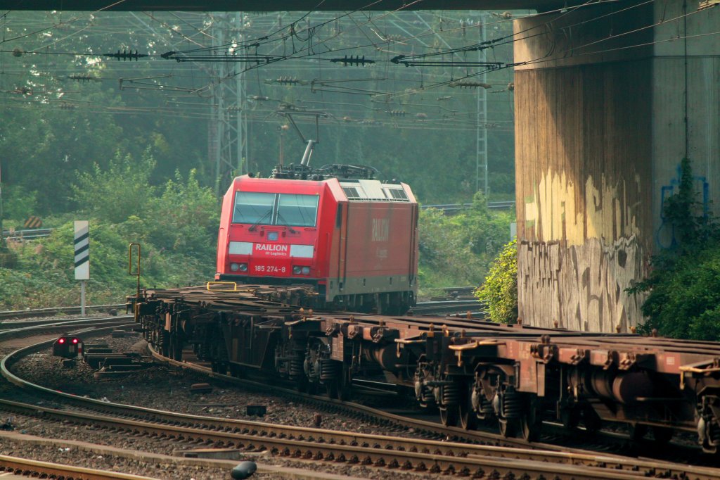 Nachschu auf 185 274-8, die am 01.09.2011 mit einem leeren Containertragwagenzug Aachen West Richtung Kln verlt.