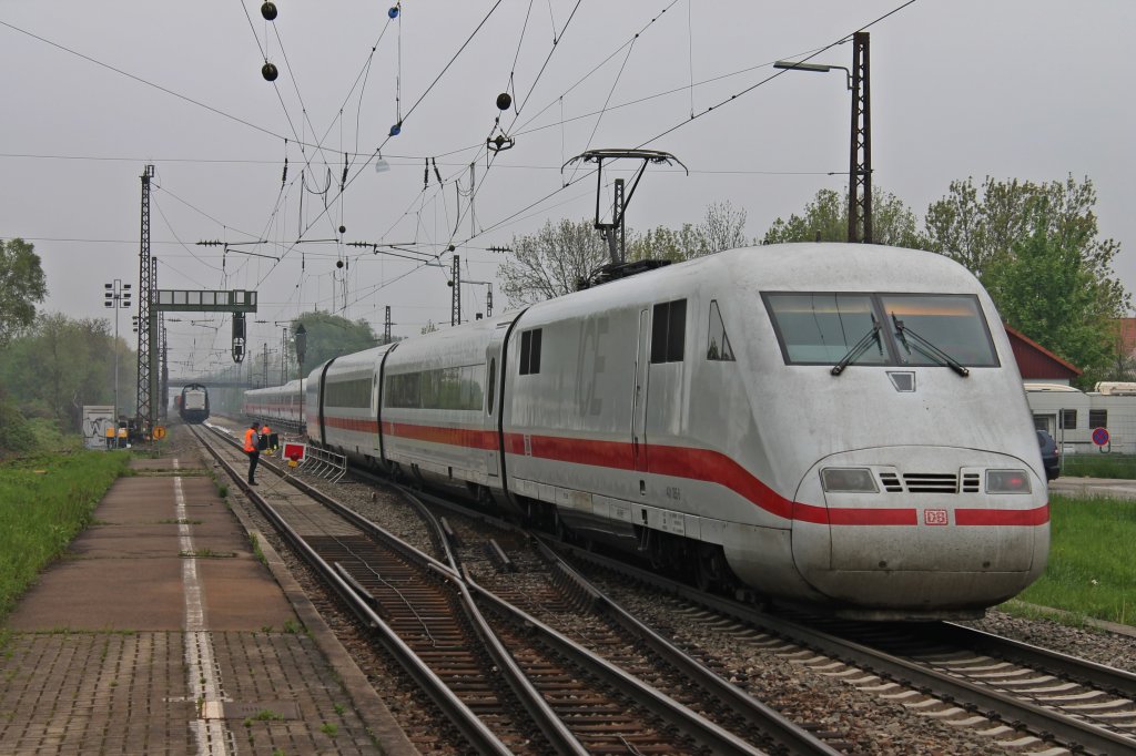 Nachschuss auf 401 085-6  Freilassing  am 02.05.2013 in Kenzingen.