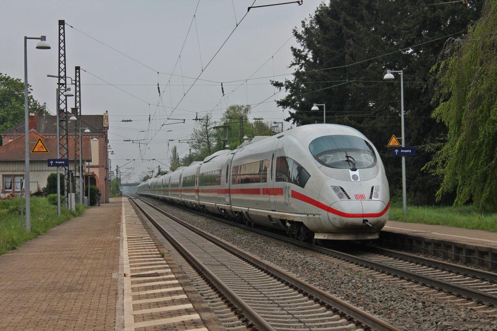 Nachschuss auf 403 520-0 und 406 552-0  Arnhem  am 02.05.2013 bei der Durchfahrt in Kenzingen.