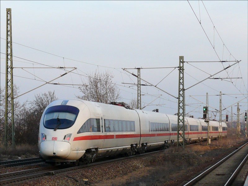 Nachschuss auf den 411er ICE 1651 Wiesbaden - Dresden Hbf. bei Durchfahrt durch Priestewitz; 18.03.2010
