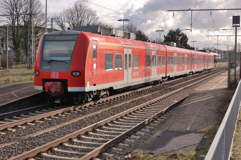 Nachschu auf den 425 075 bei der Einfahrt in den Rheydter Hbf am 2.2.2013. Er ist als RB33 nach Aachen unterwegs.