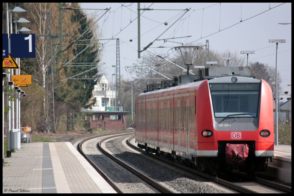 Nachschuss auf den 425 079, Dieser als RB33 gerade aus Erkelenz raus fhrt.
11.04.10 10:58