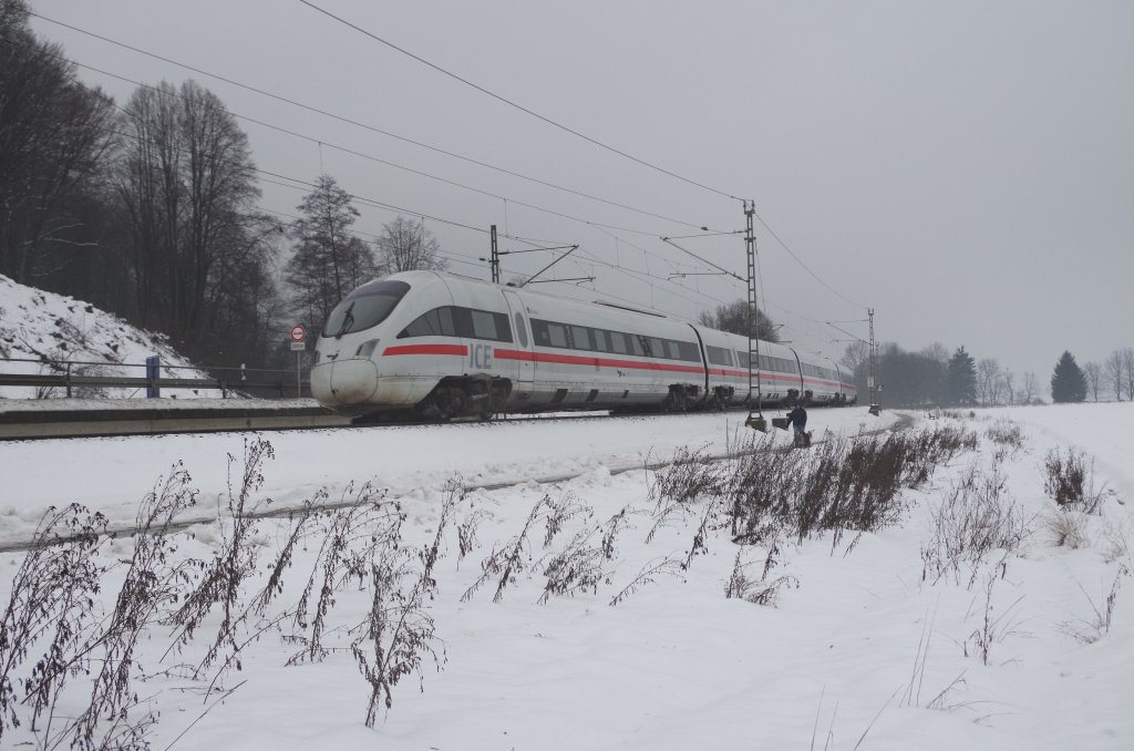 Nachschuss auf 605 007 / ICE TD zwischen Kronach und Gundelsdorf am 15.12.2012.