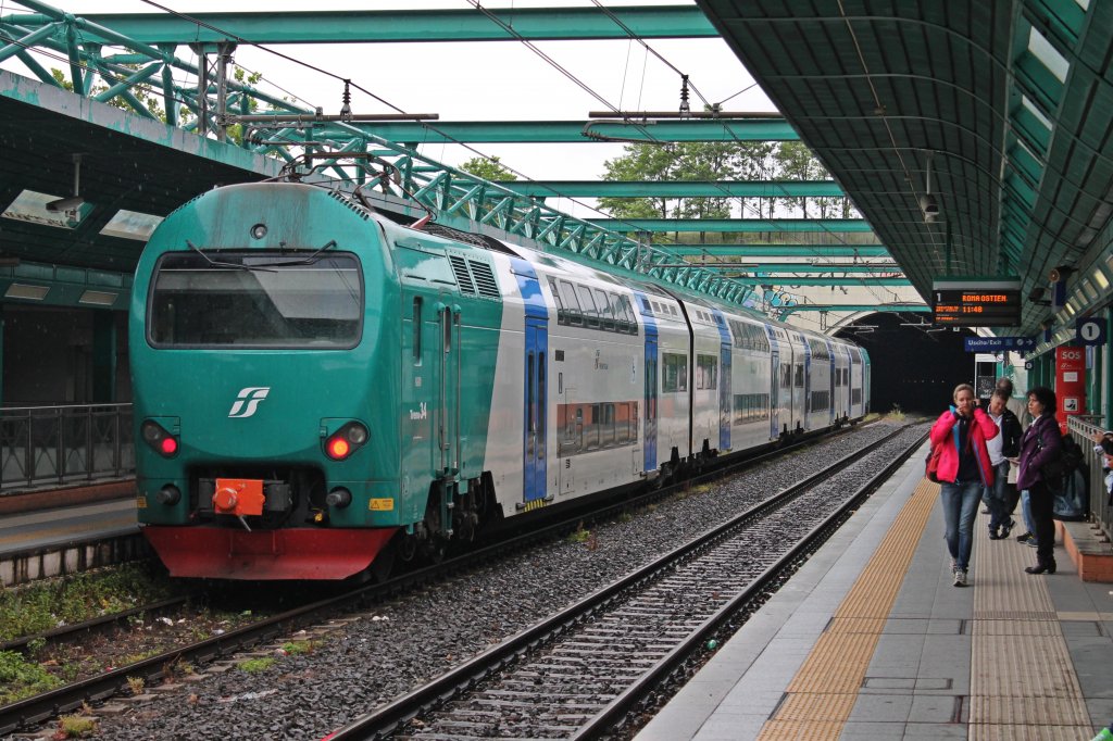 Nachschuss auf Ale 426 034 (Treno 34) am 16.05.2013 als Regio auf dem Weg nach Roma Termini. Hier ist der Triebzug bei der Ausfahrt in Roma Valle Aurelia.