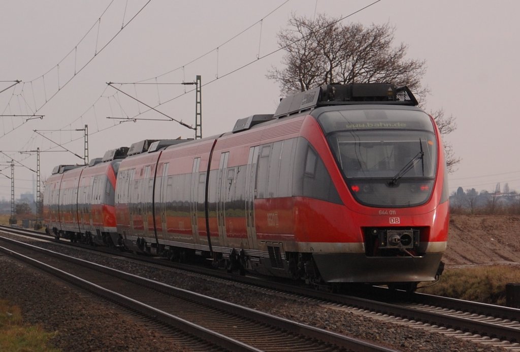 Nachschu� auf eine Dienstfahrt an dessen Ende der 644 011 zu sehen ist. Allerheiligen den 22.3.2013