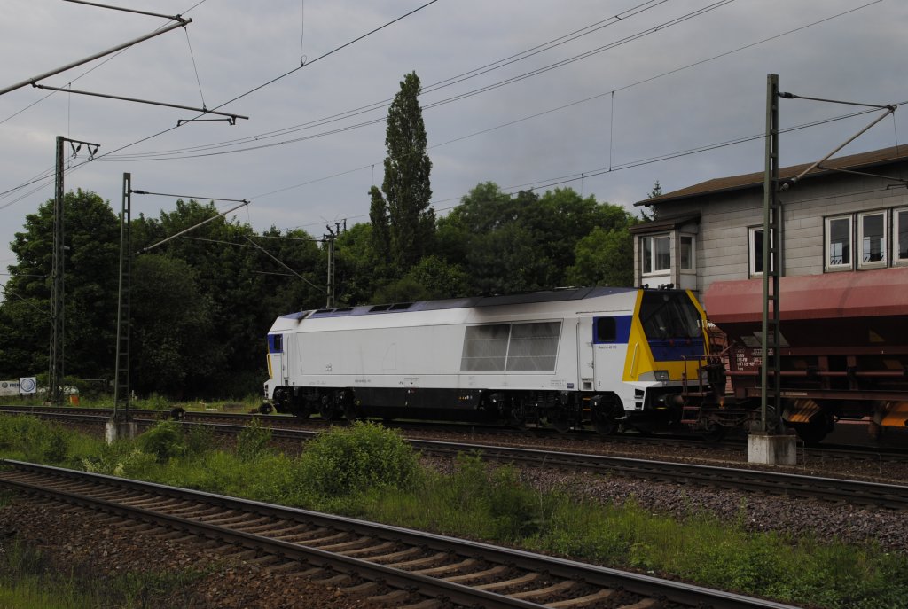 Nachschuss auf die Dieselok der BR 264, am 10.05.2010 in Lehrte.