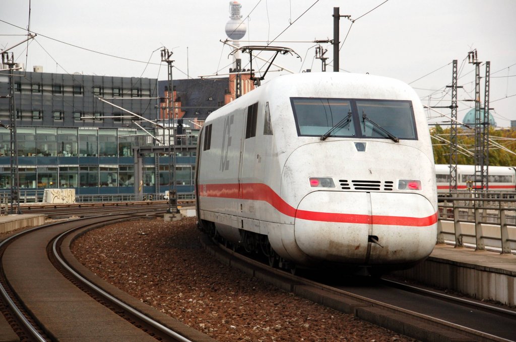 Nachschuss auf einen ICE 2 am 26.10.09 am Berliner Hbf.