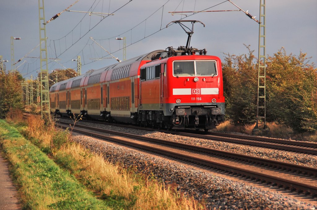 Nachschu auf einen RE4 Zug bei Bttgen am 10.10.2011, geschoben wird der Zug von der 111 156.......