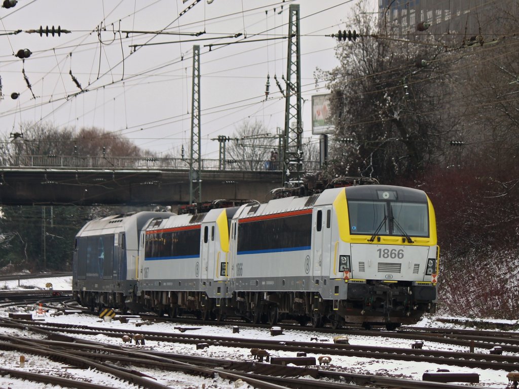 Nachschu auf Eurorunner mit zwei Eurosprinter. Am 17.01.2013 fhrt PCW 7 (223 081-1) mit den belgischen 1867 und 1866 am Haken aus Aachen West Richtung Kln.