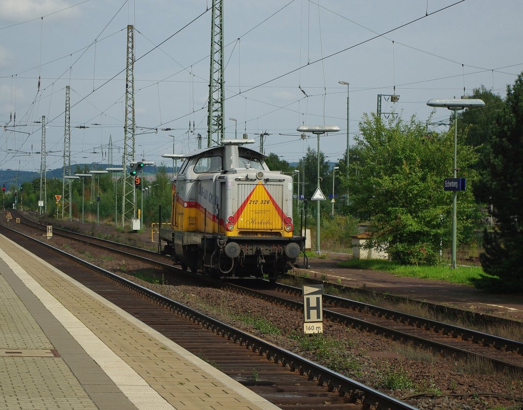 Nachschuss auf  Herkules , 212 326 der Lei GmbH, als er/sie Lz durch Eichenberg in Richtung Gttingen rauschte. Aufgenommen am 12.09.2010.