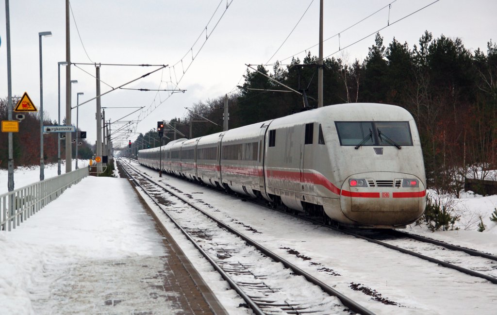 Nachschuss auf den ICE 796, welcher am 02.01.11 Burgkemnitz Richtung Berlin durchfuhr.