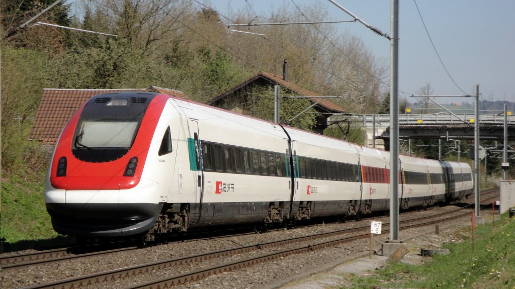 Nachschuss auf den ICN RABDe 500 040-1  Graf Zeppelin  am 08.04.11 n�rdlich von Sursee.