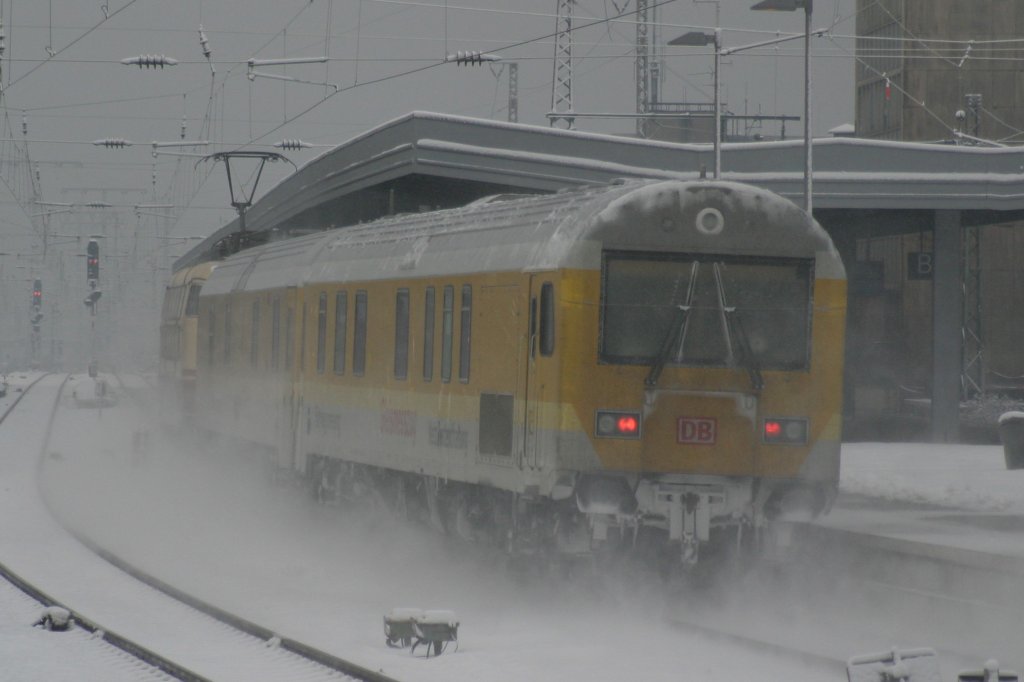 Nachschuss auf den Messzug der Netzinstandhaltung gezogen von 103 222
am 25.1.10 in Essen Hbf