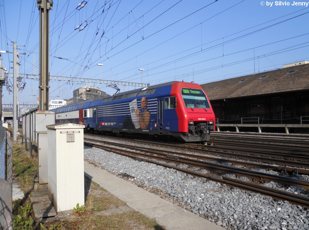 Nachschuss auf die Re 450 012-0 ''Schwamendingen'' am 11.3.2011 in Winterthur als S16 nach Thayngen