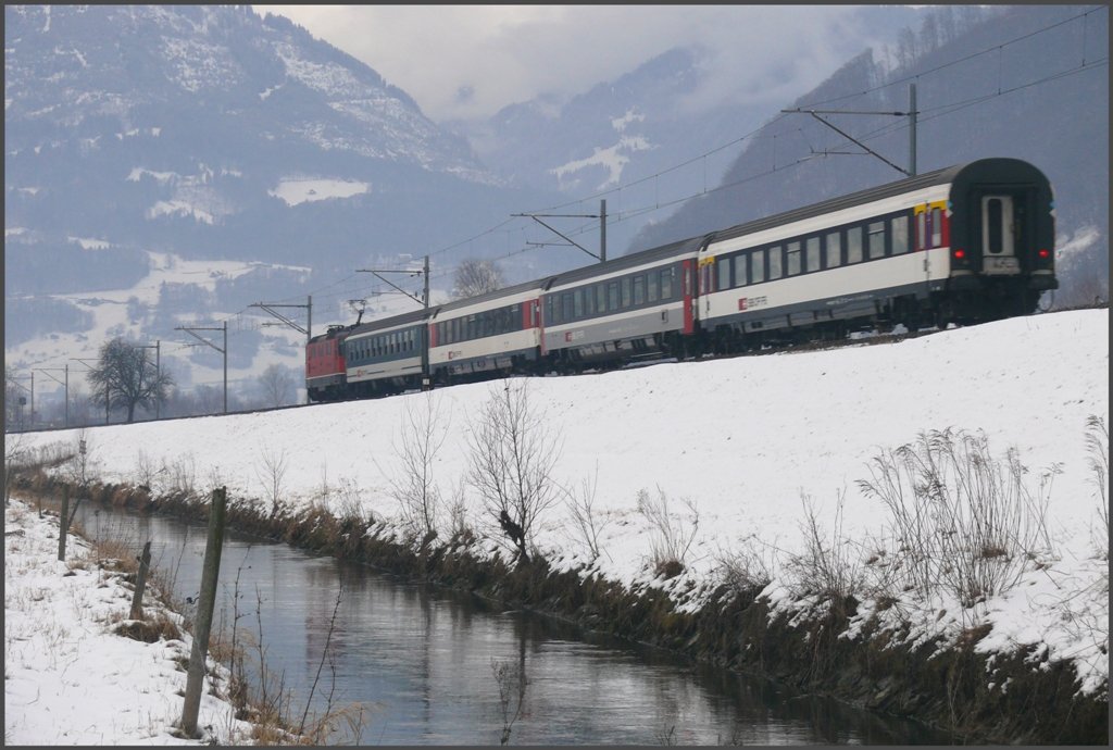 Nachschuss auf den RE3821, den krzest mglichen RheintalExpress mit vier Wagen und neu ohne Gepckwagen. (21.01.2010)