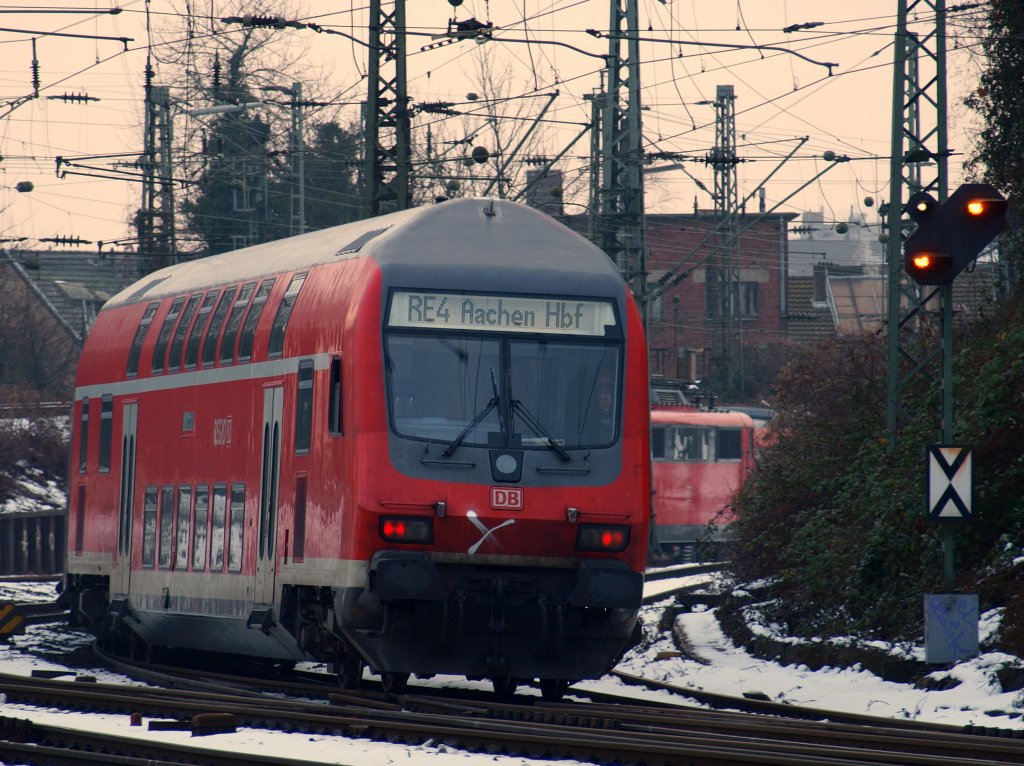 Nachschu auf den RE4 gezogen von 111 151-7 am 03.02.2010 bei der Ausfahrt aus Aachen West.