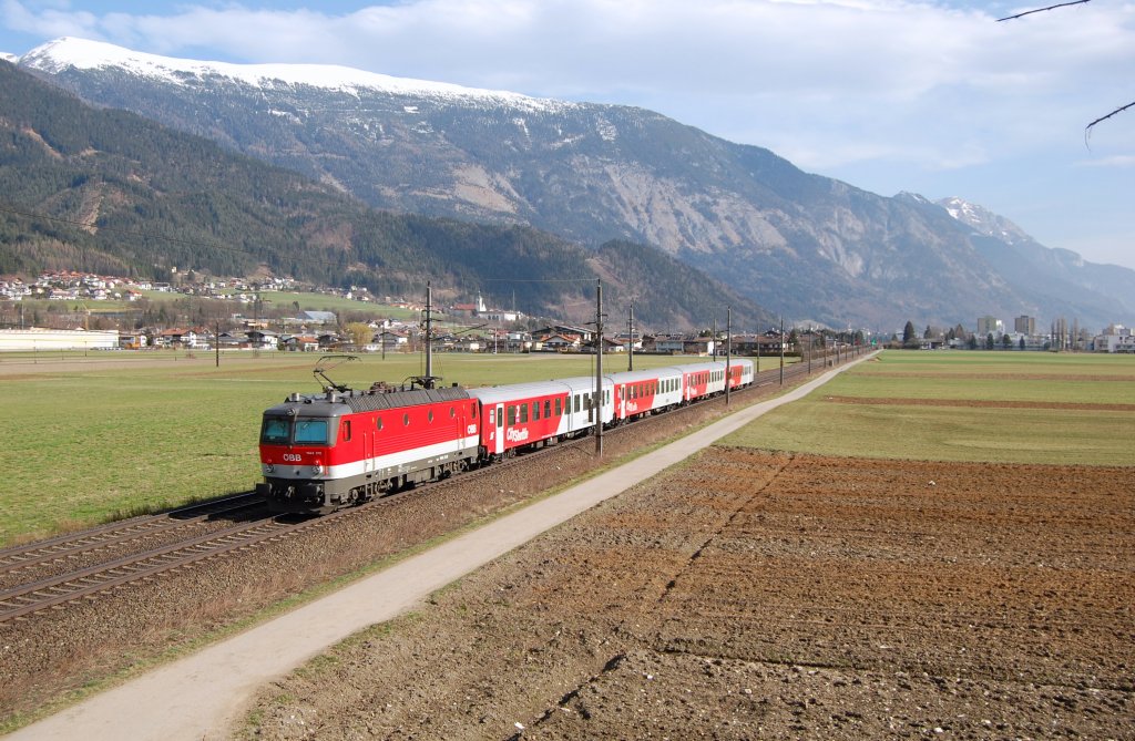 Nachschuss auf den REX 1507 Innsbruck Hbf - Salzburg Hbf mit 1144 212, am 26.03.2010 bei Schwaz