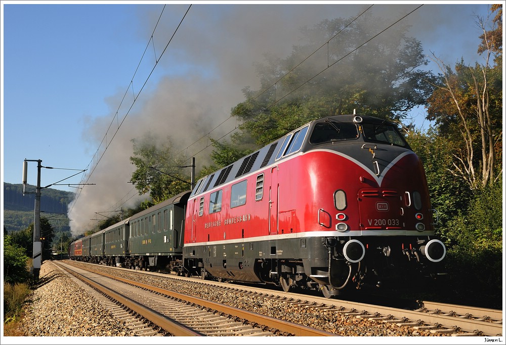Nachschuss auf den Sonderzug R14176 des  Nostalgie Rhein Express . Zuglok GEG 78.618, Nachschiebe V200.033; 21.9.2010.