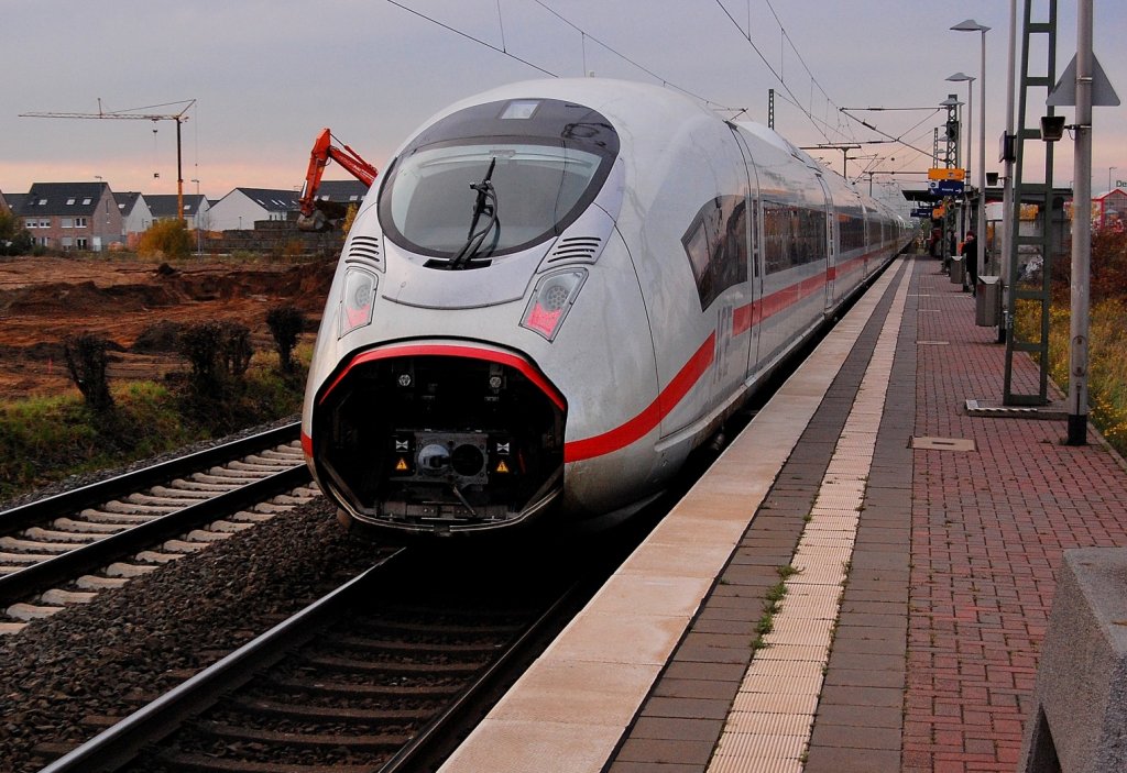 Nachschu� auf den Valero D 706 der am Zugschlu� angeh�ngt war der von der PCW 7 nach Wegberg hier bei Allerheiligen zu sehen ist. 9.11.2012