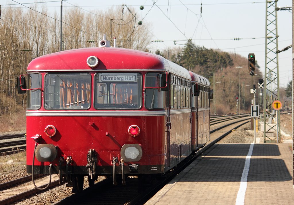 Nachschuss auf VT 796 739 bei der Durchfahrt des Bahnhofs Hochstadt Marktzeuln am 26.03.2012.
