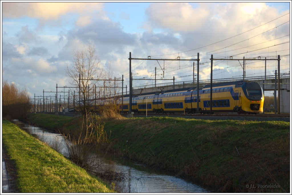 Nachschuss auf zwei VIRM-Triebzge, die am 2. Januar 2012 beim Rangierbahnhof Kijfhoek unterwegs waren als IC2257 (Amsterdam-Dordrecht).