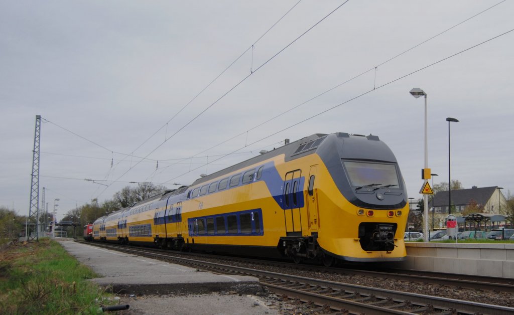 Nachschu DD - IRM der NS Zug Lok 140 502-6 in bach - Palenberg am 5.4.11