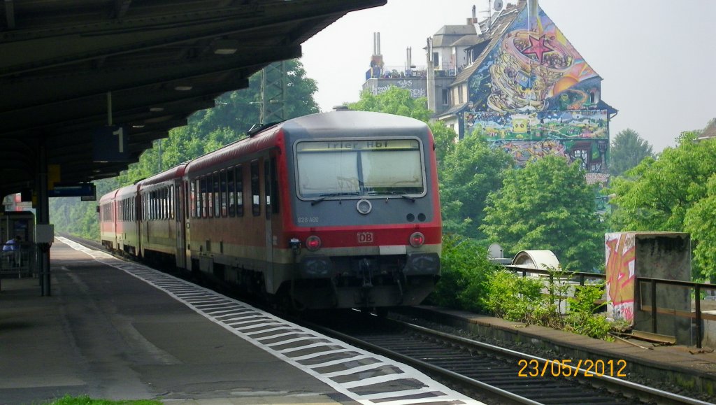  Nachschuss  des 628 460 mit Richtung Trier Hbf am 23.5.2012 hier bei Halt in Kln-West 