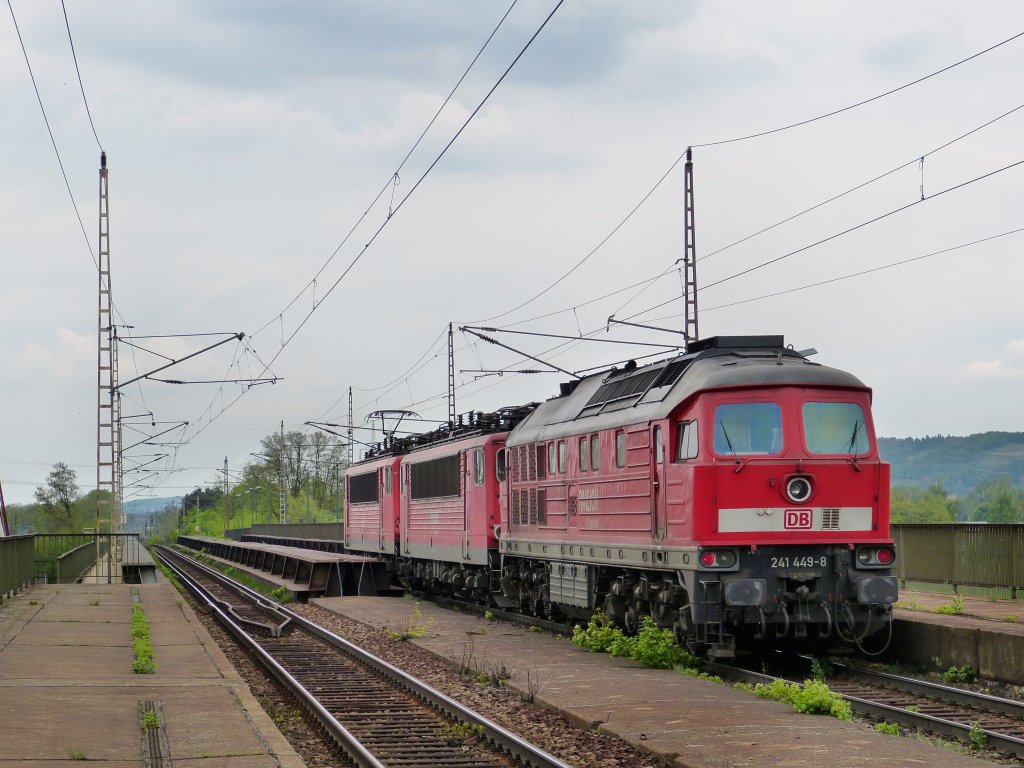 Nachschuss des Lokzuges beim befahren der Eisenbahnbrcke in Niederwartha.
11.05.13