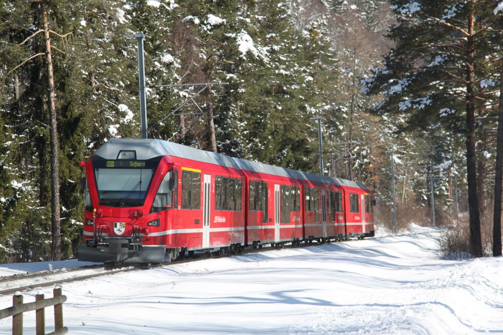  Nachschuss  des Regio  Allegra  ABe 4/16 nach Schiers zwischen Malans und Grsch.Ganda 14.02.13

