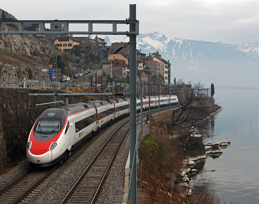 Nachschu: Ein SBB ETR 610 (Pinocchio) Genf–Lausanne-Mailand am 25.02.2012 bei St Saphorin.