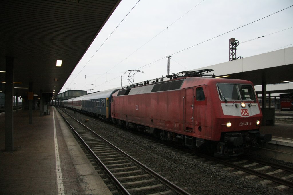 Nachtzg III:
120 148-2 mit dem EN446 Jan Kiepura/CNL456 Phnix am 14.03.10 in Duisburg, allerdings ohne blauen Minsker Kurswagen.