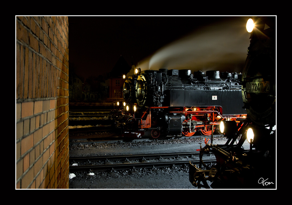 Nchtens in Wernigerode - Die Schmalspurdampfloks 99 7237, 99 236 und 99 7247 der HSB bei der Nachtruhe im BW Wernigerode. 3.3.2013