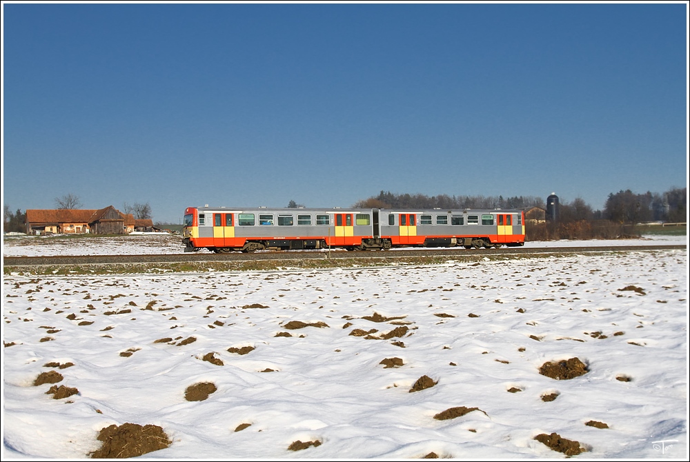 Nahe Gro St.Florian konnte ich den GKB Triebwagen 5070 006 auf der Fahrt von Graz Hbf. nach Wies-Eibiswald ablichten.  
27.12.2010