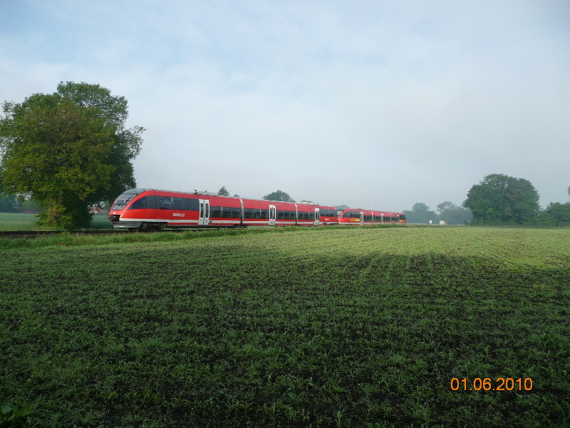 Naja der Frhling lsst immer noch auf sich warten hier im Mnsterland. Bei leichten Sonnenschein und Hochnebelartigen Wolkenfelder fhrt der 29010 gerade aus Ochtrup raus nach Enschede.