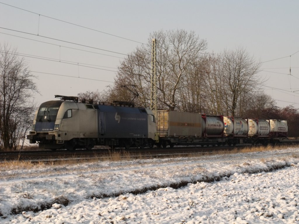Natrlich durften an diesem Tag die Wienerlokalbahn nicht fehlen. Hier ES 64 U2 - 060. (Verschneiter 19.12.2009, mangolding)