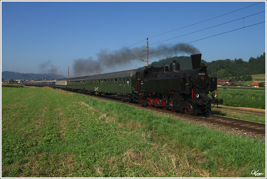 NBiK Dampflok 93.1332 fhrt mit dem IGE Sonderzug Sdz 17196 von Villach nach St.Veit an der Glan. 
Liebenfels 20.8.2012