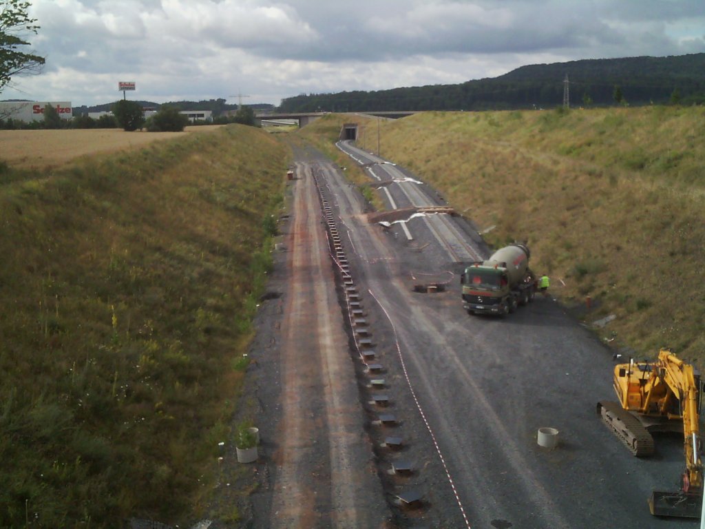 NBS (Nrnberg) Ebensfeld - Erfurt mit Abzweig nach Coburg auf die KBS820
am 31.07.2013 bei Rdental.