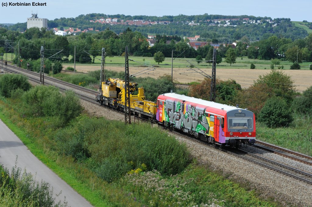 NE 81 mit einem Baukran bei Donauwrth Richtung Mnchen-Pasing, 11.08.2011