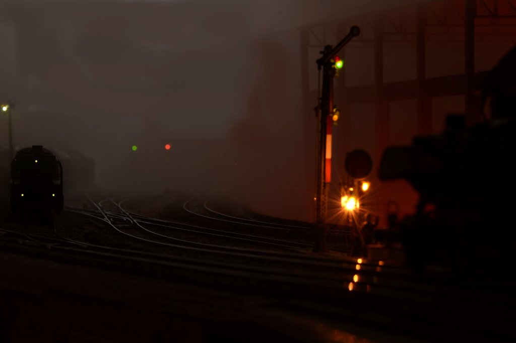 Nebel, aufgenommen auf der Modellbahnanlage der Eisenbahnfreunde  in Lichtenfels die das Thema Ruhrgebiet hat.( der Nebel ist durch einen Hochhofenanstich entstanden der im Masstab 1:87 nach gemacht wird) 