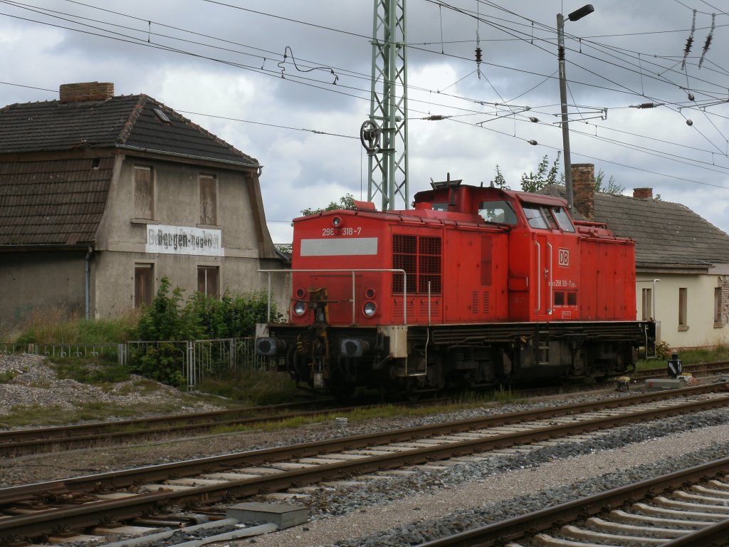Neben dem alten Kleinbahnhof in Bergen/Rgen gnnte sich 298 318,am 09.August 2012,eine kurze Pause.